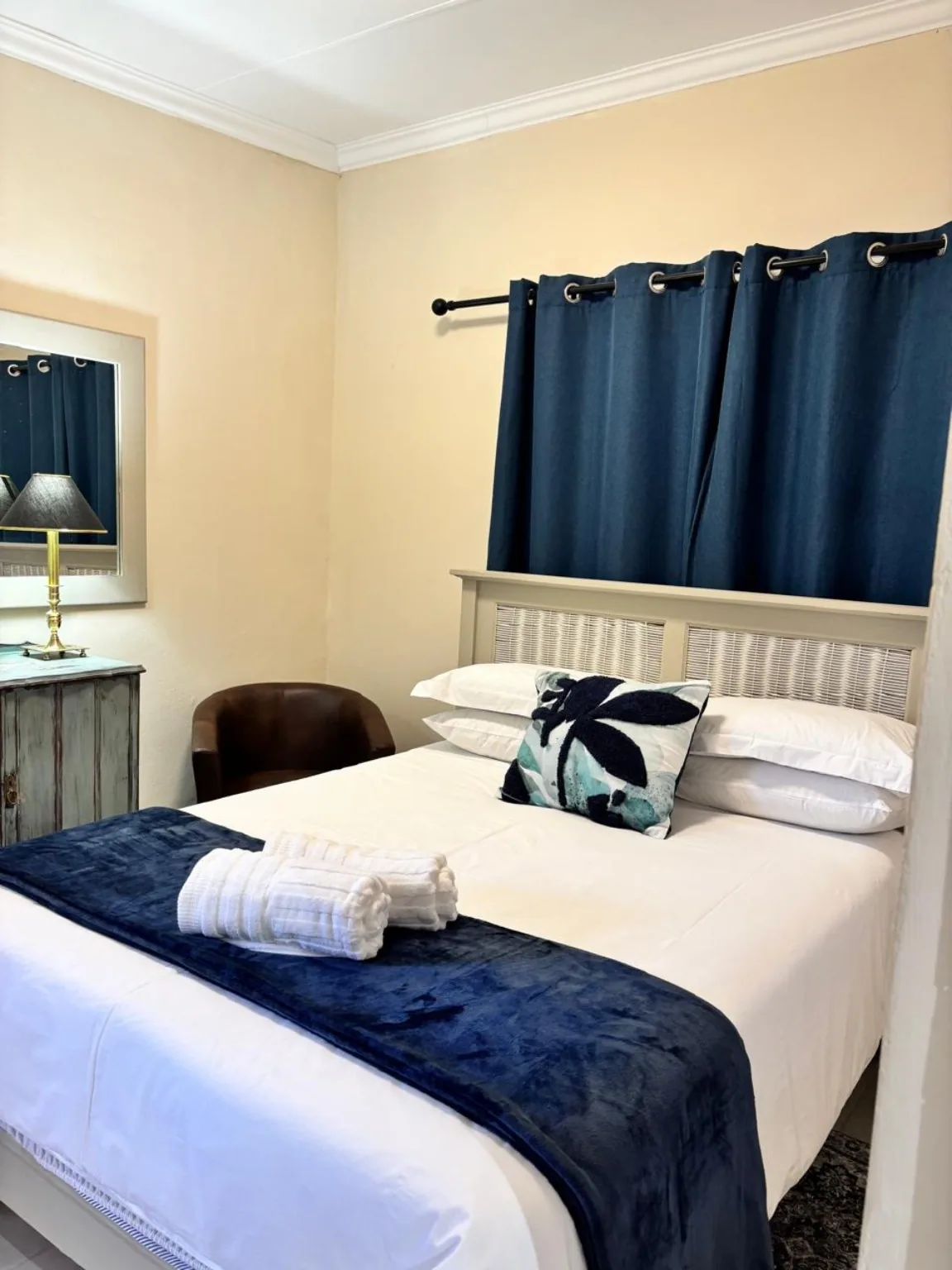 Gamtoosberg Cottage main bedroom with double bed
