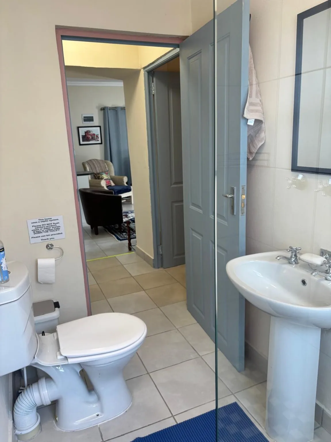 En-suite bathroom off the main bedroom